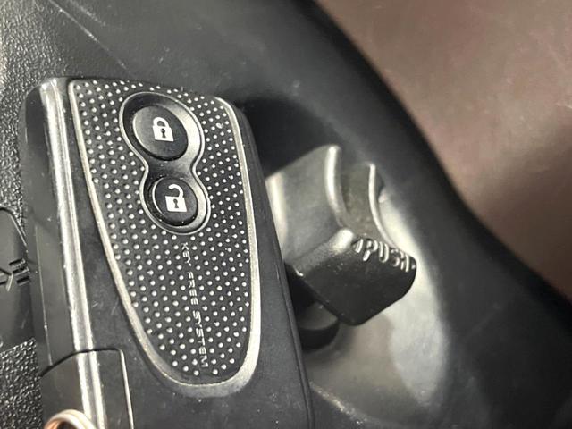 パッソ Ｘ　クツロギ　純正ナビ　ＥＴＣ　スマートキー　ベンチシート　電動格納ミラー　禁煙車　Ｂｌｕｅｔｏｏｔｈ　ヘッドライトレベライザー（5枚目）