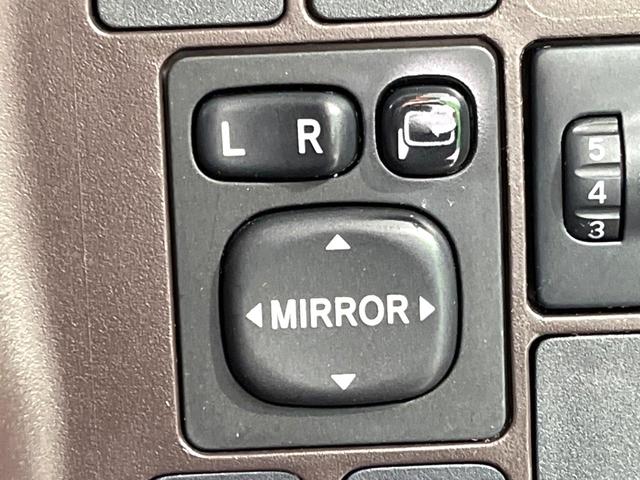 パッソ Ｘ　クツロギ　純正ナビ　ＥＴＣ　スマートキー　ベンチシート　電動格納ミラー　禁煙車　Ｂｌｕｅｔｏｏｔｈ　ヘッドライトレベライザー（6枚目）