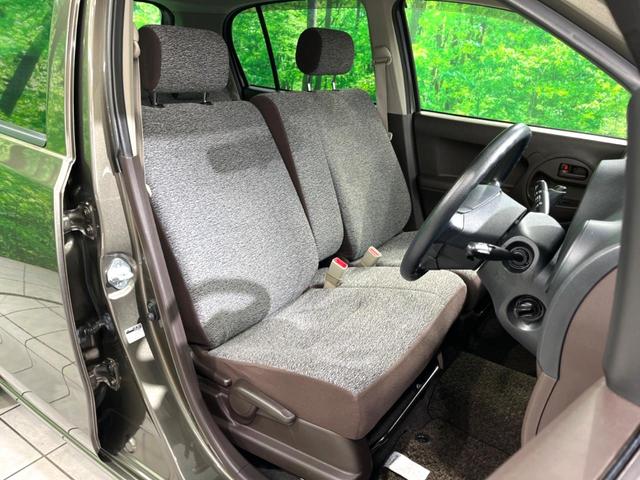 パッソ Ｘ　クツロギ　純正ナビ　ＥＴＣ　スマートキー　ベンチシート　電動格納ミラー　禁煙車　Ｂｌｕｅｔｏｏｔｈ　ヘッドライトレベライザー（8枚目）