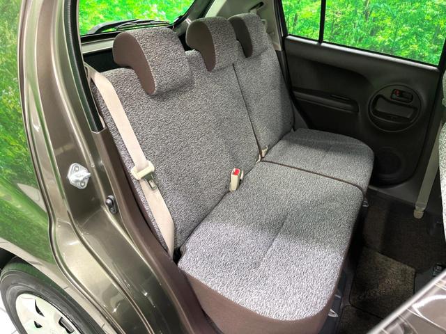 パッソ Ｘ　クツロギ　純正ナビ　ＥＴＣ　スマートキー　ベンチシート　電動格納ミラー　禁煙車　Ｂｌｕｅｔｏｏｔｈ　ヘッドライトレベライザー（9枚目）