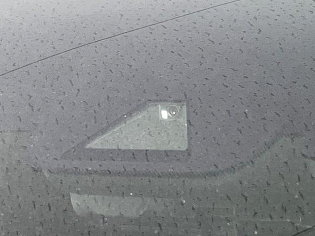 【トヨタセーフティセンス】走行中に前方の車両等を認識し、衝突しそうな時は警報とブレーキで衝突回避と被害軽減をアシスト。より安全にドライブをお楽しみいただけます。