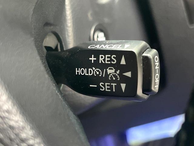 【レーダークルーズコントロール】高速道路での長距離走行が楽に！！自動で速度を保つクルーズコントロールが、衝突軽減システムと連携し、前方の車両を感知して車間を保つように速度調節してくれます！！