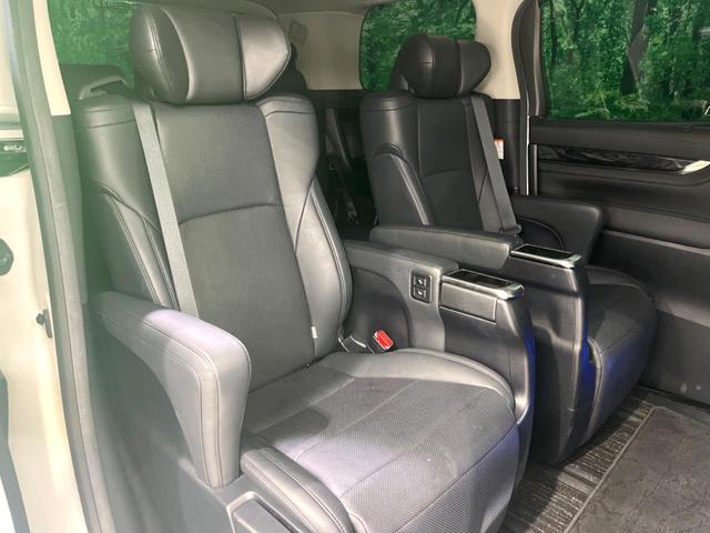後部座席も気になるようなキズ・汚れやへたり等、大きなダメージはなく、良好な状態です。