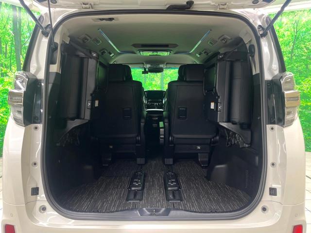 【パワーバックドア】スマートキーや運転席のボタンを押すだけでリアゲートが自動で開閉します！荷物を持っている時や、高い位置にあるバックドアを閉める際に便利な機能です♪