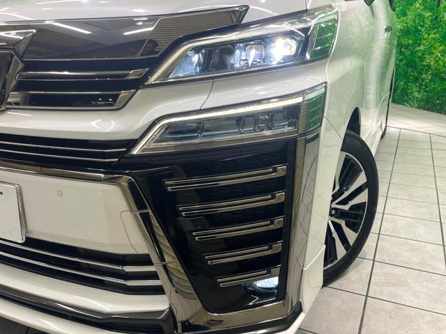 【ＬＥＤヘッドライト】悪天候や夜間走行時も良好な視界を確保し安心して運転できる高輝度ＬＥＤヘッドライトを装備！点灯速度が早く、消費電力も抑えられています。