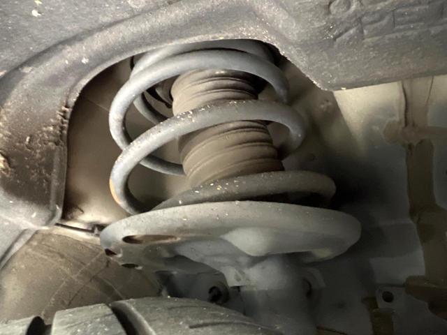 お車を安心してお乗りいただく為には、足回りの定期点検が欠かせません。サービスサポート（有償保証）では無料点検もご提供しており、安心のカーライフをお過ごしいただけるサポート体制が整っています。