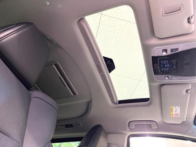 アルファード ２．５Ｓ　Ｃパッケージ　サンルーフ　３眼ＬＥＤ　純正９インチＤＡ　後席モニター　衝突軽減　デジタルインナーミラー　バックカメラ　ＢＳＭ　両側電動　レーダークルーズ　ステアリングヒーター　パワーバックドア　レザーシート（3枚目）