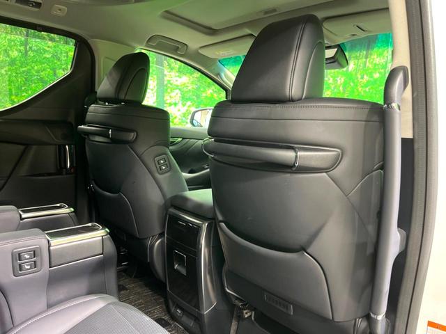 アルファード ２．５Ｓ　Ｃパッケージ　サンルーフ　３眼ＬＥＤ　純正９インチＤＡ　後席モニター　衝突軽減　デジタルインナーミラー　バックカメラ　ＢＳＭ　両側電動　レーダークルーズ　ステアリングヒーター　パワーバックドア　レザーシート（34枚目）