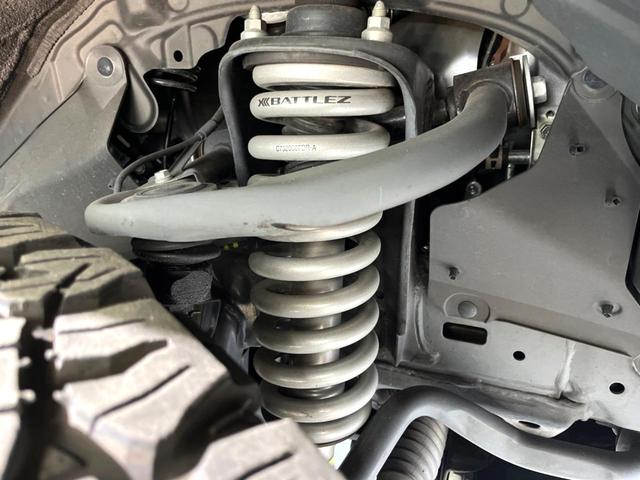 ランドクルーザープラド TX Lパッケージ マットブラックエディション ディーゼル サンルーフ メーカー9インチナビ 全周囲カメラ 7人 ベージュ革シート BSM ブラックルーフレール シートベンチレーション パワーシート レーダークルーズ ETC スマートキー(20枚目)