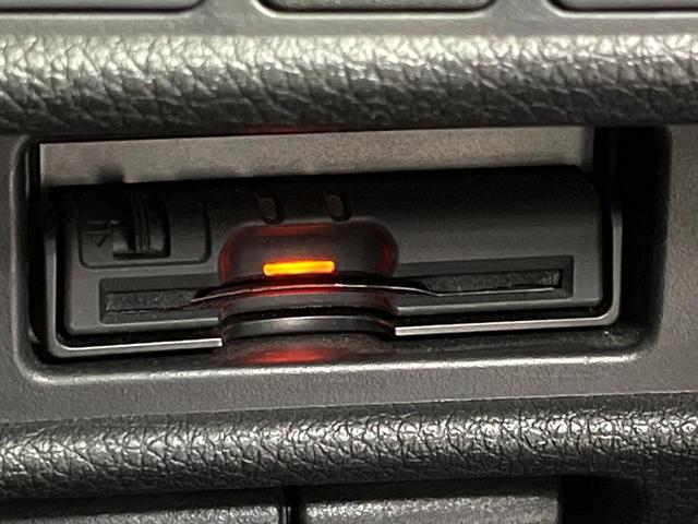 エクストレイル ２０Ｘ　エマージェンシーブレーキパッケージ　４ＷＤ　７人乗り　純正ナビ　後席モニター　バックカメラ　衝突軽減　レザー調シート　コーナーセンサー　スマートキー　ＬＥＤヘッド　ビルトインＥＴＣ　純正１７インチアルミ　オートライト（9枚目）