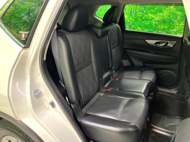 エクストレイル ２０Ｘ　エマージェンシーブレーキパッケージ　４ＷＤ　７人乗り　純正ナビ　後席モニター　バックカメラ　衝突軽減　レザー調シート　コーナーセンサー　スマートキー　ＬＥＤヘッド　ビルトインＥＴＣ　純正１７インチアルミ　オートライト（11枚目）