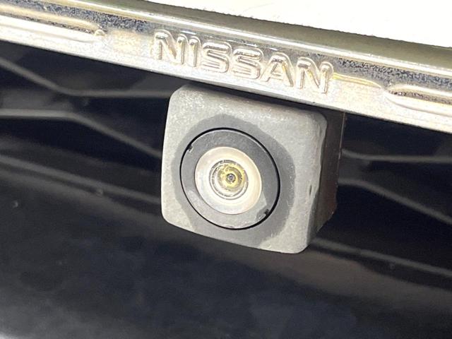 エクストレイル ２０Ｘ　エマージェンシーブレーキパッケージ　４ＷＤ　７人乗り　純正ナビ　後席モニター　バックカメラ　衝突軽減　レザー調シート　コーナーセンサー　スマートキー　ＬＥＤヘッド　ビルトインＥＴＣ　純正１７インチアルミ　オートライト（58枚目）