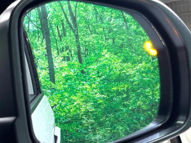 ステップワゴン ｅ：ＨＥＶスパーダ　登録済未使用車　両側電動ドア　ＢＳＭ　衝突軽減　電動リアゲート　シートヒーター　ハーフレザーシート　コーナーセンサー　スマートキー　ＬＥＤヘッド　純正１６インチアルミ　車線逸脱警報　オートライト（4枚目）