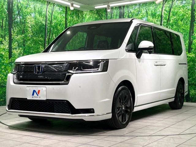 ステップワゴン ｅ：ＨＥＶスパーダ　登録済未使用車　両側電動ドア　ＢＳＭ　衝突軽減　電動リアゲート　シートヒーター　ハーフレザーシート　コーナーセンサー　スマートキー　ＬＥＤヘッド　純正１６インチアルミ　車線逸脱警報　オートライト（17枚目）