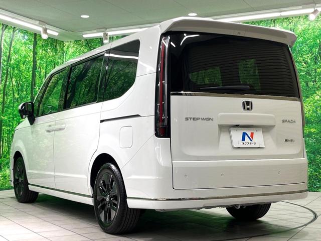 ステップワゴン ｅ：ＨＥＶスパーダ　登録済未使用車　両側電動ドア　ＢＳＭ　衝突軽減　電動リアゲート　シートヒーター　ハーフレザーシート　コーナーセンサー　スマートキー　ＬＥＤヘッド　純正１６インチアルミ　車線逸脱警報　オートライト（18枚目）