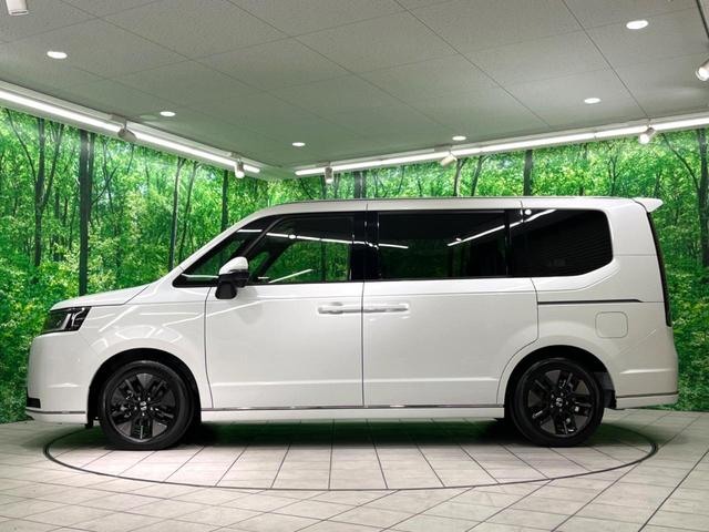 ステップワゴン ｅ：ＨＥＶスパーダ　登録済未使用車　両側電動ドア　ＢＳＭ　衝突軽減　電動リアゲート　シートヒーター　ハーフレザーシート　コーナーセンサー　スマートキー　ＬＥＤヘッド　純正１６インチアルミ　車線逸脱警報　オートライト（22枚目）