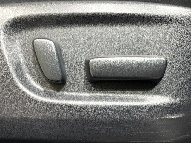 アルファードハイブリッド ＳＲ　Ｃパッケージ　ＴＲＤエアロ　サンルーフ　純正９インチＤＡ　バックカメラ　後席モニター　ナビキット　４ＷＤ　三眼ＬＥＤヘッド　ドラレコ　ＥＴＣ　両側電動　ベンチレーション　パワーシート　合皮レザー　パワーバックドア（68枚目）