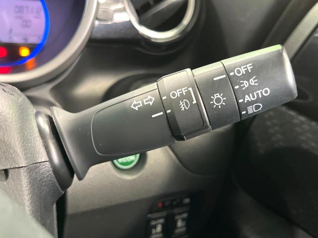 Ｎ－ＢＯＸカスタム Ｇ　ＳＳパッケージ　ナビ　両側電動スライド　ＥＴＣ　ＨＩＤヘッド　スマートキー　オートエアコン　純正１４インチアルミホイール　ステアリングリモコン　電動格納ミラー（8枚目）