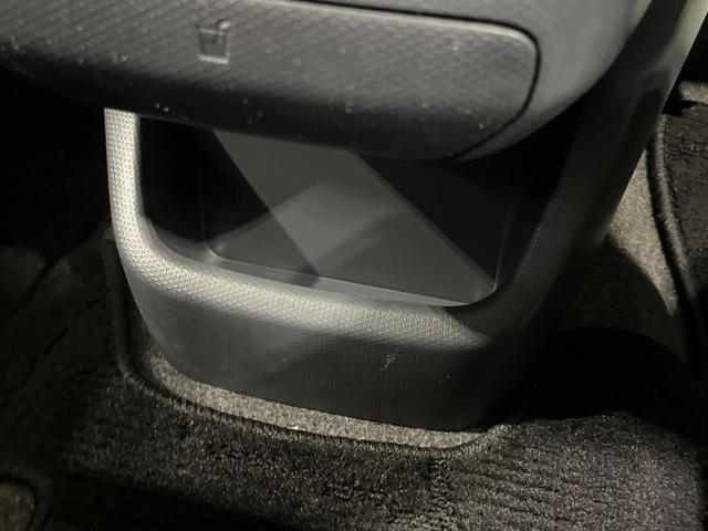 デリカＤ：２ Ｓ　ナビ　両側電動ドア　スマートキー　ＨＩＤヘッド　ＥＴＣ　純正１４インチアルミ　オートライト　オートエアコン　Ｂｌｕｅｔｏｏｔｈ　ＣＤ　ＤＶＤ再生　フルセグ（37枚目）