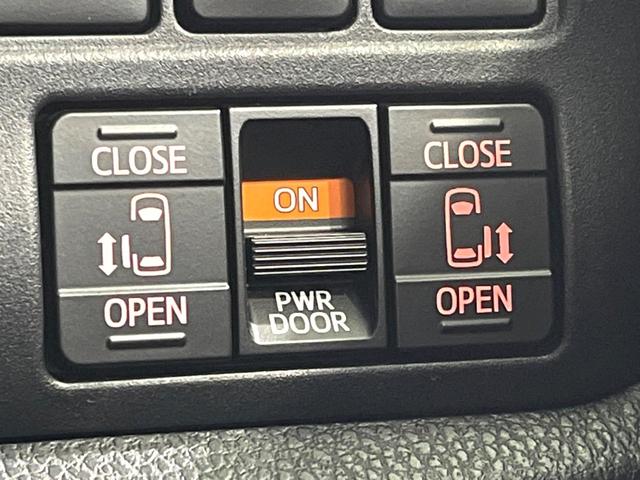 ノア ハイブリッドＳｉ　ダブルバイビーＩＩＩ　後期　７人　純正１０インチナビ　後席モニター　バックカメラ　両側電動スライド　デジタルインナーミラー　ＥＴＣ　ドラレコ　衝突軽減　ハーフレザーシート　ＬＥＤヘッド　Ｂｌｕｅｔｏｏｔｈ　スマートキー（6枚目）