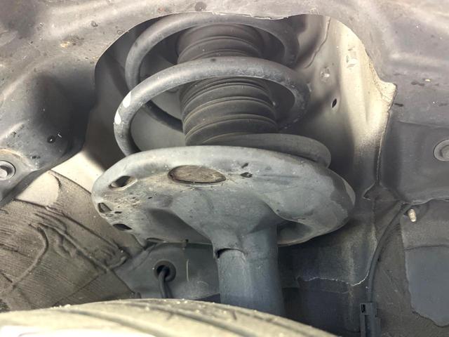 ノア ハイブリッドＳｉ　ダブルバイビーＩＩＩ　後期　７人　純正１０インチナビ　後席モニター　バックカメラ　両側電動スライド　デジタルインナーミラー　ＥＴＣ　ドラレコ　衝突軽減　ハーフレザーシート　ＬＥＤヘッド　Ｂｌｕｅｔｏｏｔｈ　スマートキー（20枚目）