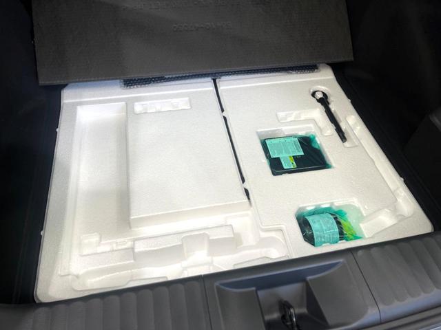 プリウス Ｚ　サンルーフ　エアロ　純正１２インチナビ　全周囲カメラ　デジタルインナーミラー　置くだけ充電　黒革シート　パワーシート　ＡＣ１００Ｖ　シートベンチレーション　パワーバックドア　ステアリンク（31枚目）