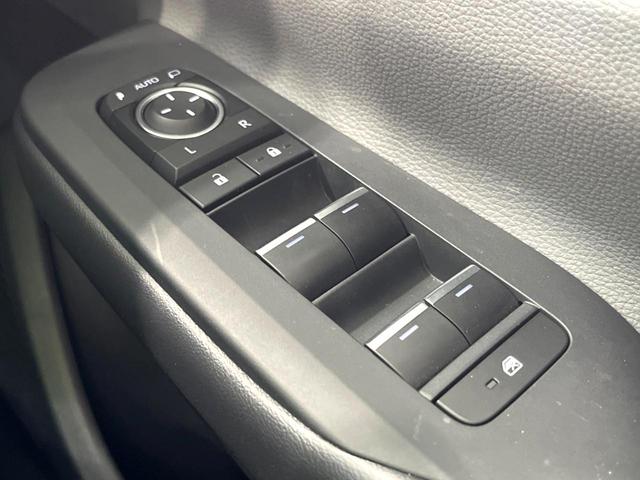 プリウス Ｚ　サンルーフ　エアロ　純正１２インチナビ　全周囲カメラ　デジタルインナーミラー　置くだけ充電　黒革シート　パワーシート　ＡＣ１００Ｖ　シートベンチレーション　パワーバックドア　ステアリンク（64枚目）