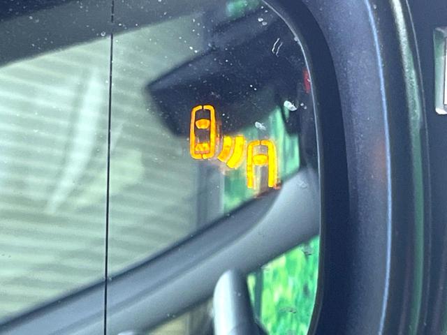 プリウス Ｚ　ガラスルーフ　純正１２インチＤＡ　全周囲カメラ　パワーシート　シートメモリー　パワーバックドア　フルセグ　ＥＴＣ　ベンチレーション　ステアリングヒーター　ＬＥＤヘッド　レーダークルーズ（6枚目）