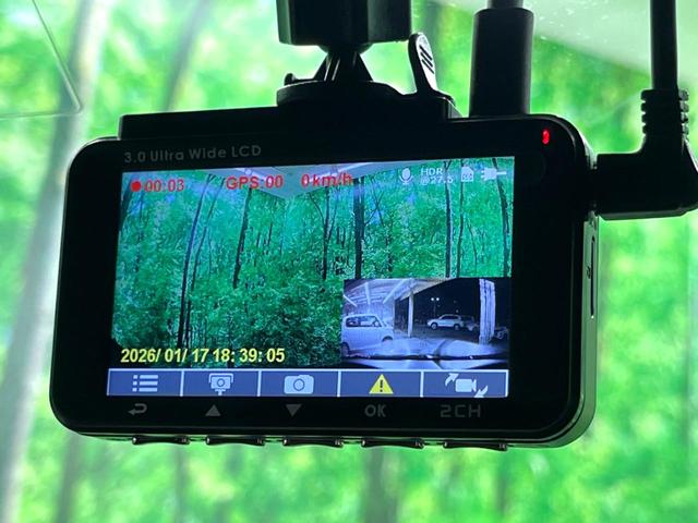 Ｃ－ＨＲ Ｇ　モード　ブルーノ　純正９インチナビ　バックカメラ　ハーフレザーシート　衝突軽減　ＢＳＭ　レーダークルーズ　ＥＴＣ　ドラレコ　フルセグ　シートヒーター　スマートキー　ＬＥＤヘッド　電動格納ミラー（7枚目）