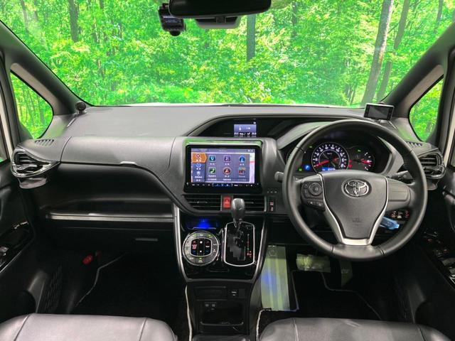 ヴォクシー ＺＳ　煌ＩＩＩ　後期　ＢＩＧ－Ｘ９インチナビ　後席モニター　バックカメラ　両側電動スライド　ＥＴＣ　ドラレコ　フルセグ　Ｂｌｕｅｔｏｏｔｈ　ハーフレザーシート　コーナーセンサー　ＬＥＤヘッド　スマートキー（2枚目）