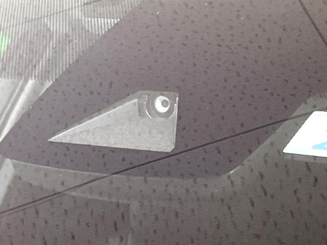 �y�g���^�Z�[�t�e�B�Z���X�z���s���ɑO���̎ԗ�����F�����A�Փ˂������Ȏ��͌x��ƃu���[�L�ŏՓˉ���Ɣ�Q�y�����A�V�X�g�B�����S�Ƀh���C�u�����y���݂��������܂��B