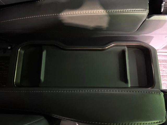 アルファードハイブリッド Ｚ　サンルーフ　ユニバーサルステップ　シグネチャーイルミブレード　純正１４インチナビ　全周囲カメラ　両側電動スライド　ＢＳＭ　衝突軽減　レーダークルーズ（41枚目）