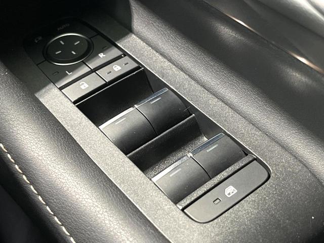 アルファードハイブリッド Ｚ　サンルーフ　ユニバーサルステップ　シグネチャーイルミブレード　純正１４インチナビ　全周囲カメラ　両側電動スライド　ＢＳＭ　衝突軽減　レーダークルーズ（69枚目）