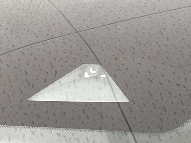 ノート Ｓ　ナビ　バックカメラ　衝突軽減　コーナーセンサー　ＥＴＣ　Ｂｌｕｅｔｏｏｔｈ　スマートキー　電子パーキング　オートエアコン　オートライト　電動格納ミラー（5枚目）