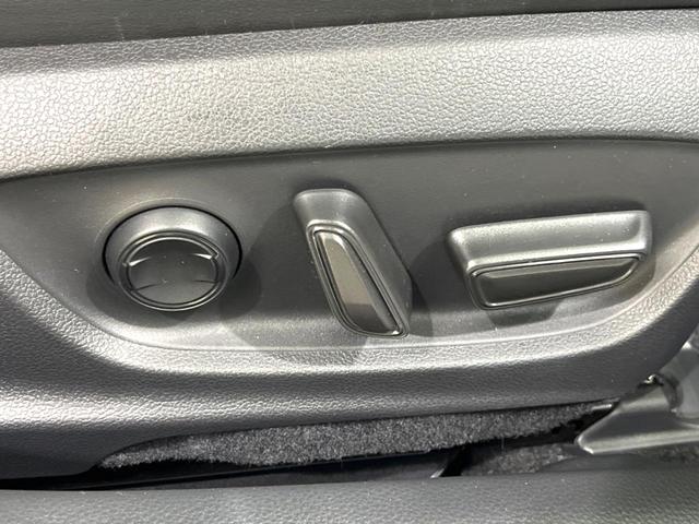 プリウス Ｚ　モデリスタエアロ　シグネチャーイルミ　純正１２インチナビ　全周囲カメラ　衝突軽減　レーダークルーズ　パワーシート　パワーバックドア　ステアリングヒーター（67枚目）