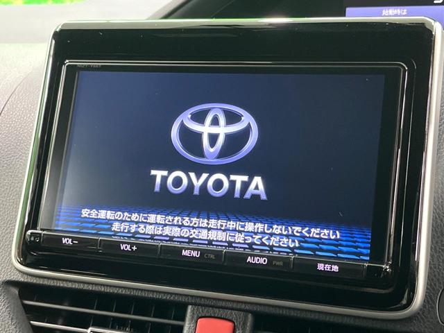 ノア ハイブリッドＧ　純正９インチナビ　両側電動　バックカメラ　禁煙車　ドラレコ　ＥＴＣ　ＬＥＤヘッド　衝突軽減　フルセグ　Ｂｌｕｅｔｏｏｔｈ　オートエアコン　オートハイビーム（3枚目）