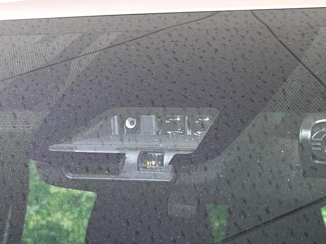 ノア ハイブリッドＧ　純正９インチナビ　両側電動　バックカメラ　禁煙車　ドラレコ　ＥＴＣ　ＬＥＤヘッド　衝突軽減　フルセグ　Ｂｌｕｅｔｏｏｔｈ　オートエアコン　オートハイビーム（6枚目）