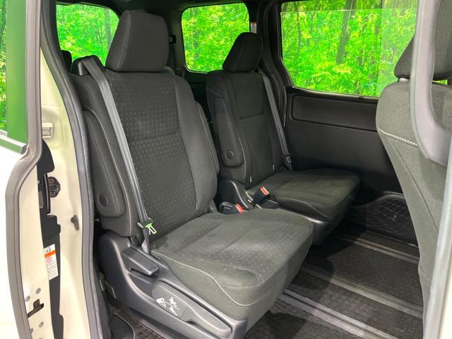 ノア ハイブリッドＧ　純正９インチナビ　両側電動　バックカメラ　禁煙車　ドラレコ　ＥＴＣ　ＬＥＤヘッド　衝突軽減　フルセグ　Ｂｌｕｅｔｏｏｔｈ　オートエアコン　オートハイビーム（9枚目）