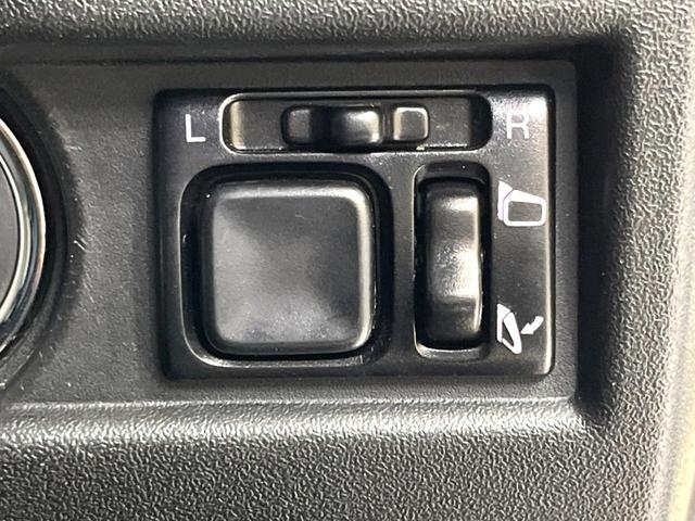 �y�d���i�[�~���[�z�T�C�h�~���[�͓d���i�[���ƂȂ��Ă���A�������ԏ�ł��L�Y�������X�N��}�����܂��B