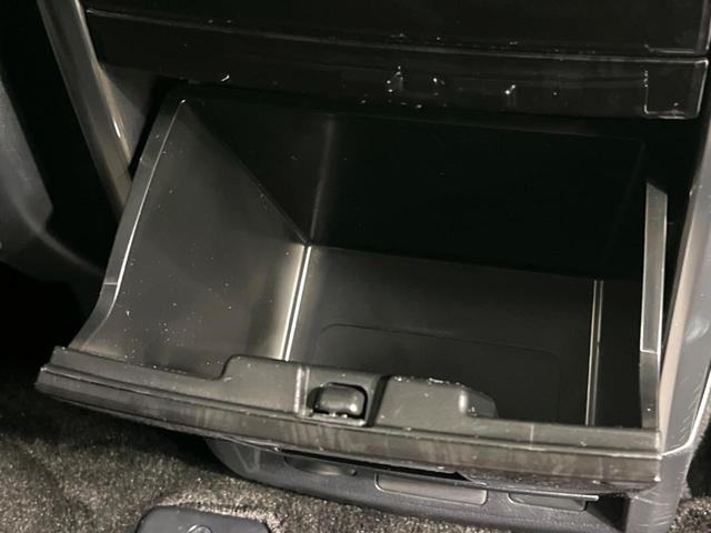 アルファード ２．５Ｓ　Ｃパッケージ　サンルーフ　ＢＩＧＸ１１インチナビ　後席モニター　両側電動　３眼ＬＥＤ　バックカメラ　デジタルインナーミラー　衝突軽減　レーダークルーズ　電動リアゲート　レザー調シート　前席シートエアコン　ドラレコ（44枚目）