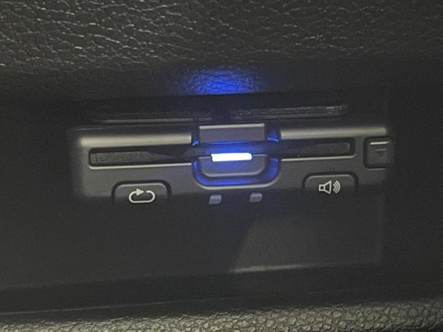 フロンクス ベースグレード　禁煙車　純正９型ナビ　全周囲カメラ　衝突軽減装置　レーダークルーズ　ハーフレザーシート　コーナーセンサー　スマートキー　ＬＥＤヘッド　ＥＴＣ２．０　シートヒーター　純正１６インチＡＷ　オートハイビーム（6枚目）