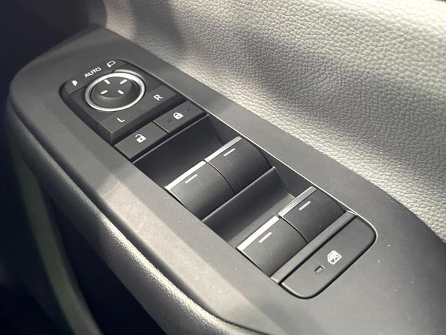 プリウス Ｚ　禁煙車　メーカー１２型ナビ　モデリスタエアロ　全周囲カメラ　衝突軽減装置　パワーバックドア　パワーシート　ハーフレザーシート　シートベンチレーション　ドラレコ　ＥＴＣ　コーナーセンサー　ＬＥＤヘッド（40枚目）