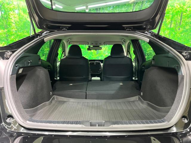 プリウス Ｓツーリングセレクション・ブラックエディション　８インチＤＡ　全周囲カメラ　衝突被害軽減システム　レーダークルーズ　禁煙車　ドラレコ　コーナーセンサー　スマートキー　ＬＥＤヘッド　ビルトインＥＴＣ　純正１７インチアルミ　オートハイビーム（11枚目）