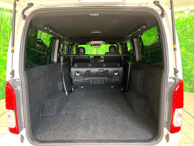 ハイエースバン スーパーＧＬ　ダークプライムＩＩ　両側電動ドア　純正ＳＤナビ　後席モニター　全周囲カメラ　衝突被害軽減システム　禁煙車　ハーフレザーシート　コーナーセンサー　スマートキー　ＬＥＤヘッド　ＥＴＣ２．０　クルコン　純正１５インチアルミ（12枚目）