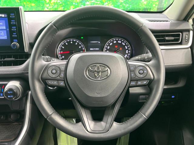 ＲＡＶ４ Ｘ　純正ディスプレイ　バックカメラ　衝突被害軽減システム　レーダークルーズ　禁煙車　コーナーセンサー　スマートキー　ＬＥＤヘッド　ビルトインＥＴＣ　純正１８インチアルミ　車線逸脱警報　オートライト（12枚目）