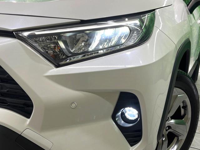 ＲＡＶ４ Ｘ　純正ディスプレイ　バックカメラ　衝突被害軽減システム　レーダークルーズ　禁煙車　コーナーセンサー　スマートキー　ＬＥＤヘッド　ビルトインＥＴＣ　純正１８インチアルミ　車線逸脱警報　オートライト（13枚目）
