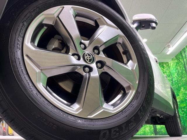 ＲＡＶ４ Ｘ　純正ディスプレイ　バックカメラ　衝突被害軽減システム　レーダークルーズ　禁煙車　コーナーセンサー　スマートキー　ＬＥＤヘッド　ビルトインＥＴＣ　純正１８インチアルミ　車線逸脱警報　オートライト（14枚目）