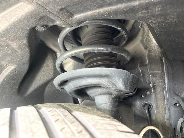 ＲＡＶ４ Ｘ　純正ディスプレイ　バックカメラ　衝突被害軽減システム　レーダークルーズ　禁煙車　コーナーセンサー　スマートキー　ＬＥＤヘッド　ビルトインＥＴＣ　純正１８インチアルミ　車線逸脱警報　オートライト（20枚目）