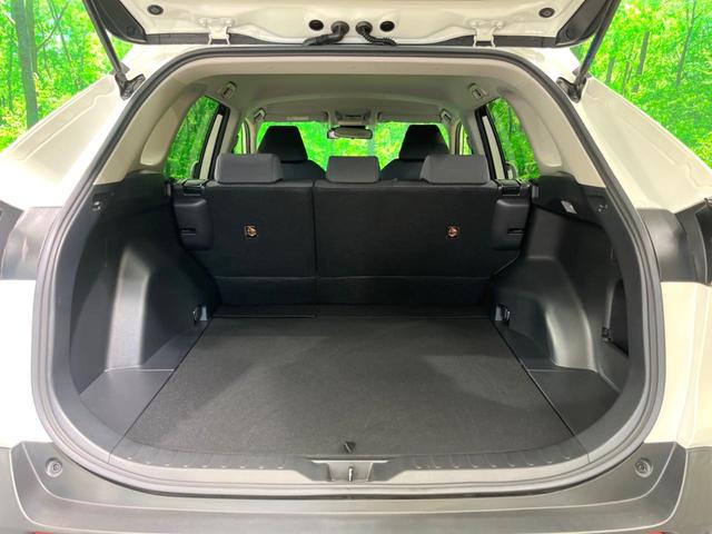 ＲＡＶ４ Ｘ　純正ディスプレイ　バックカメラ　衝突被害軽減システム　レーダークルーズ　禁煙車　コーナーセンサー　スマートキー　ＬＥＤヘッド　ビルトインＥＴＣ　純正１８インチアルミ　車線逸脱警報　オートライト（29枚目）