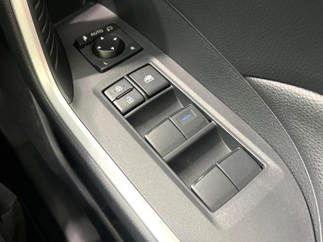 ＲＡＶ４ Ｘ　純正ディスプレイ　バックカメラ　衝突被害軽減システム　レーダークルーズ　禁煙車　コーナーセンサー　スマートキー　ＬＥＤヘッド　ビルトインＥＴＣ　純正１８インチアルミ　車線逸脱警報　オートライト（55枚目）